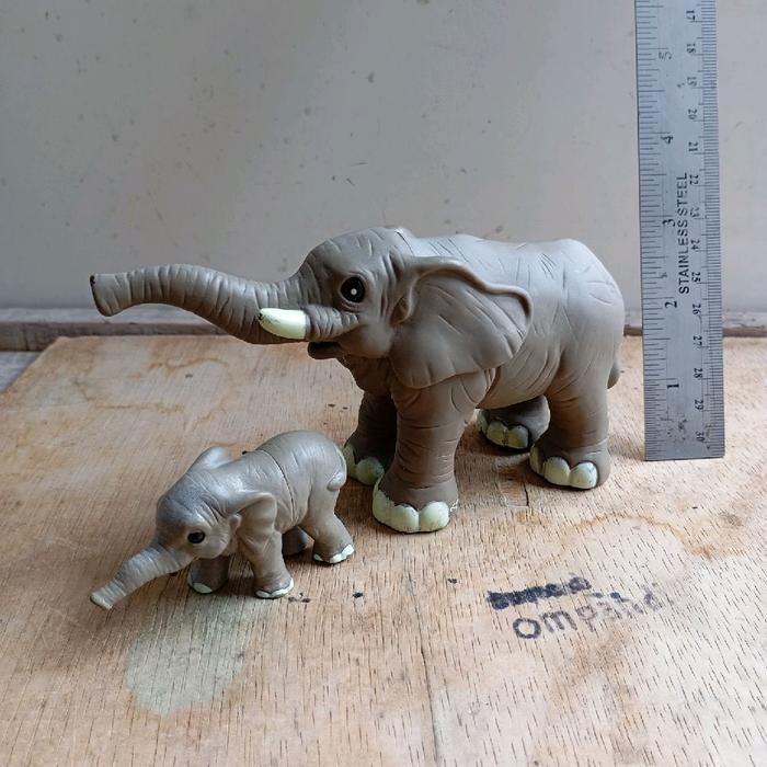 2 pcs mainan figure hewan gajah GG99
