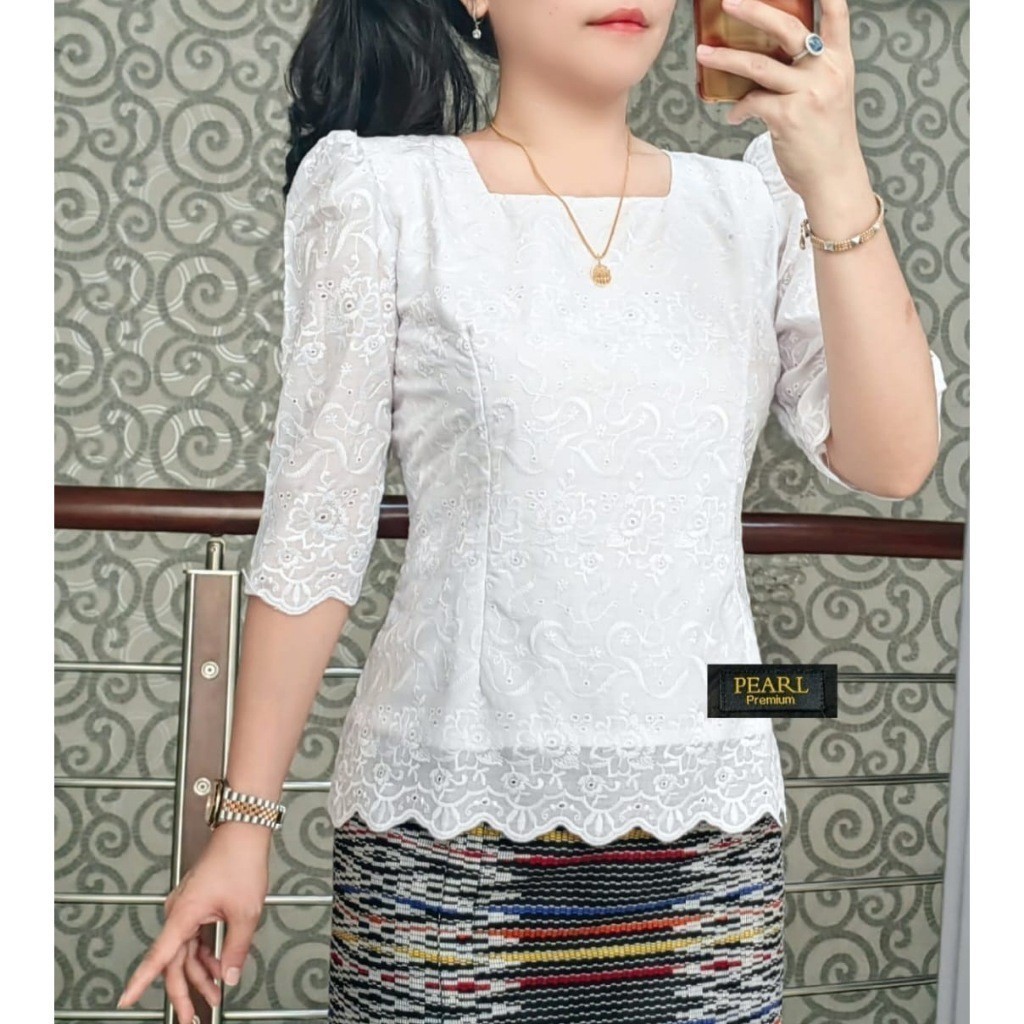 HC Blus Katun Bolong Bunga-Bunga Putih Hitam