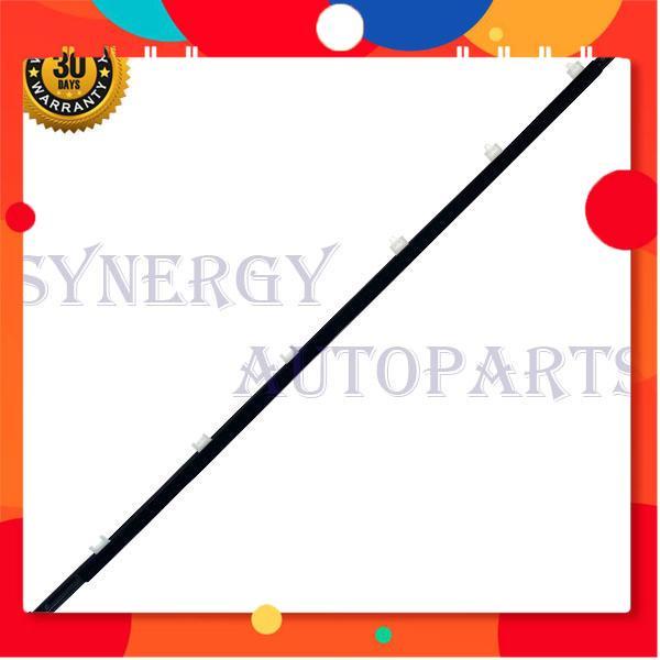 Pelipit Karet Kaca Luar Toyota Avanza 2004-2011 Belakang 68151-BZ010 - Belakang Kanan