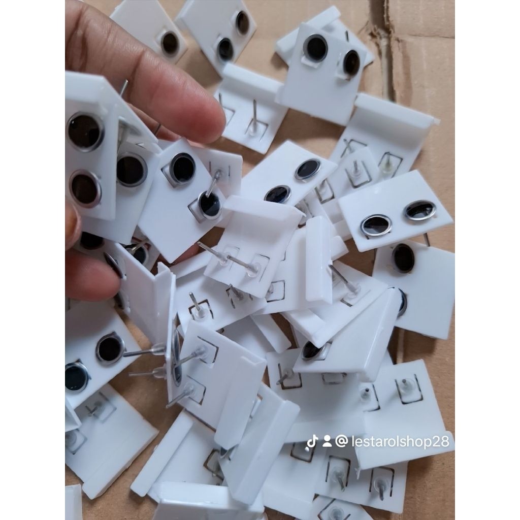 Sepasang Anting Tusuk Hitam Bulat Pria Kecil style keren