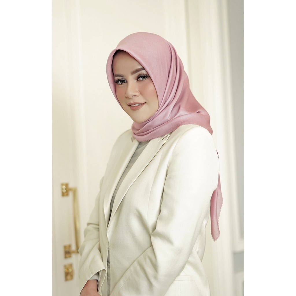 Buttonscarves Olla Square in Zephyr