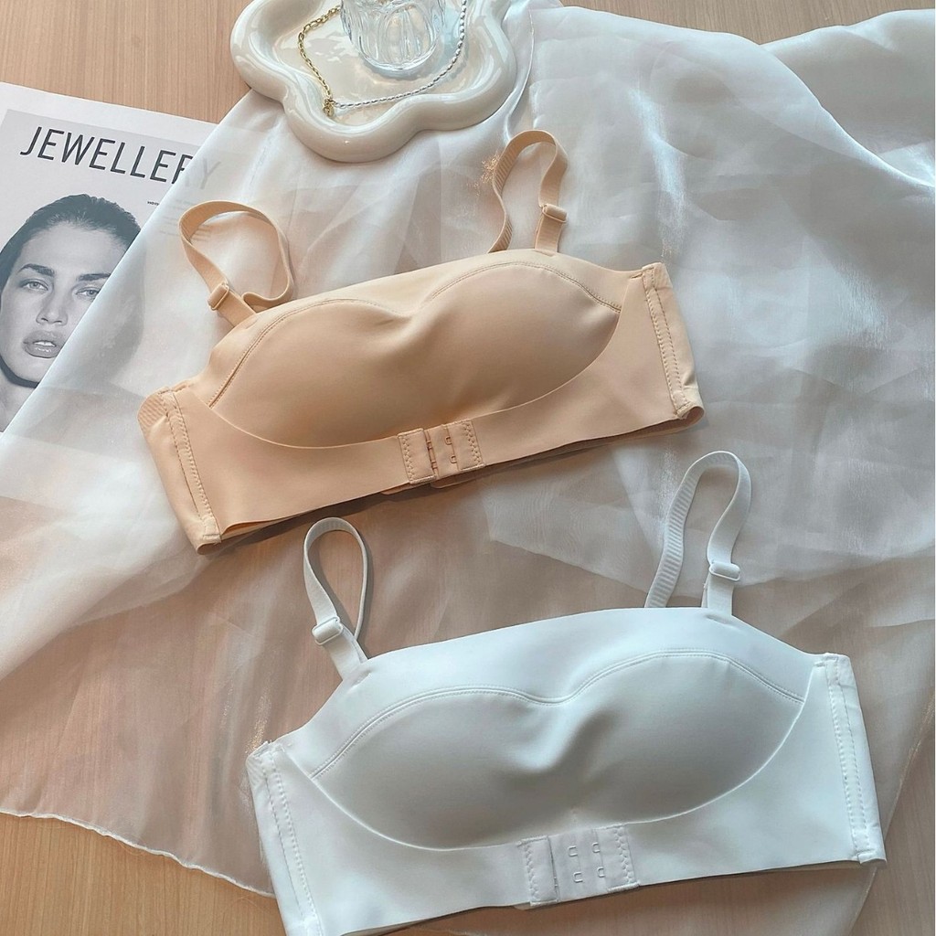Bra push-up one-piece tanpa tali, dengan pengait depan, untuk payudara kecil.
