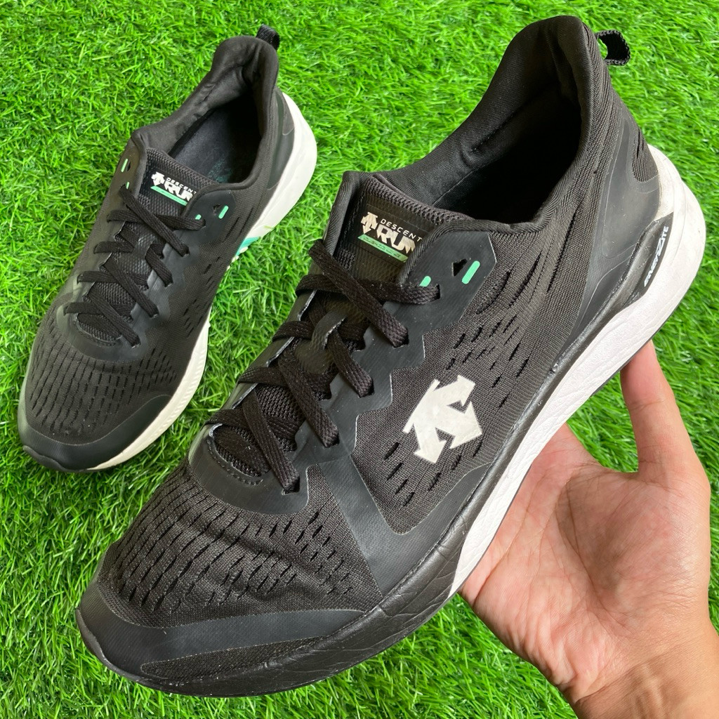 Sepatu Descente Enerzite Run Black Mesh Running shoes ukuran 43