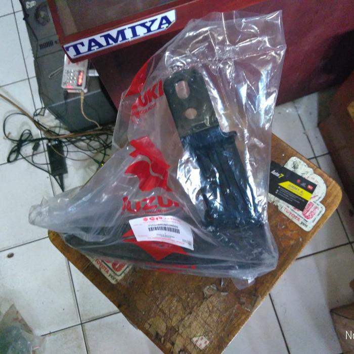 Bracket Bumper Depan Lampu Ertiga Original bermutu