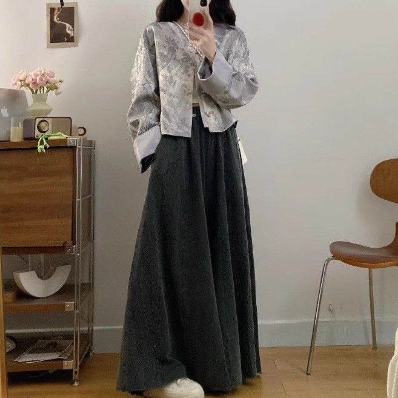 Mode Vogue Set cardigan menakjubkan yang terinspirasi dari Zen dengan kancing simpul Cina.