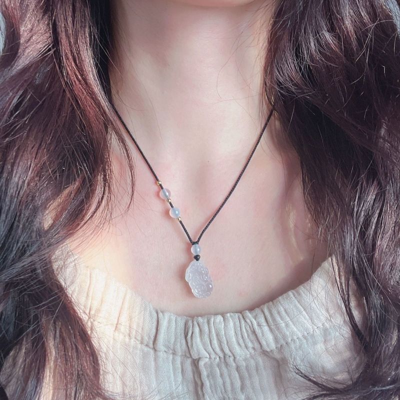 [Cinta Mewah][COD]Liontin Pixiu dari batu akik putih es asli alami, unisex, liontin giok kalsedon.