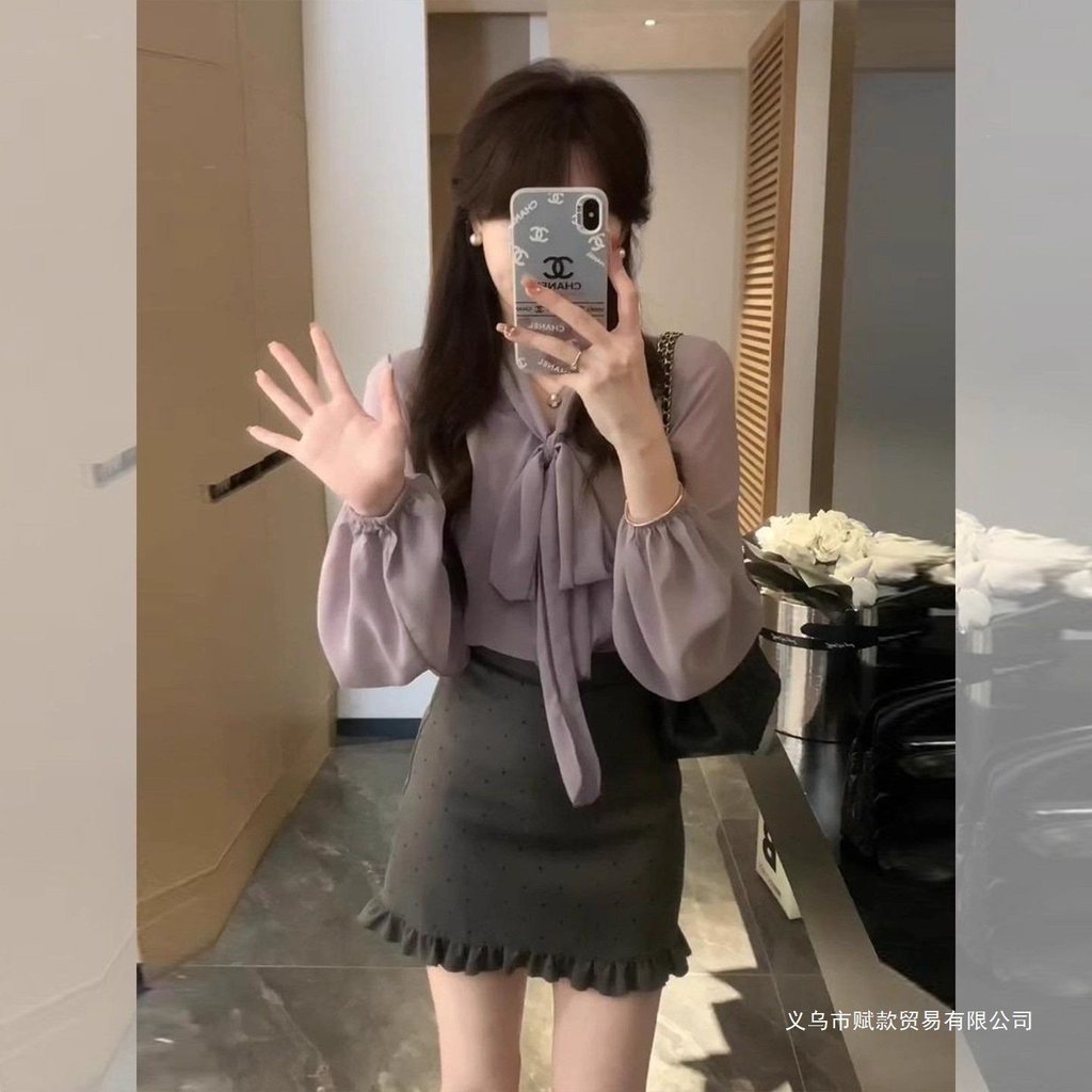Blus sifon lengan panjang dengan dasi pita gaya Prancis