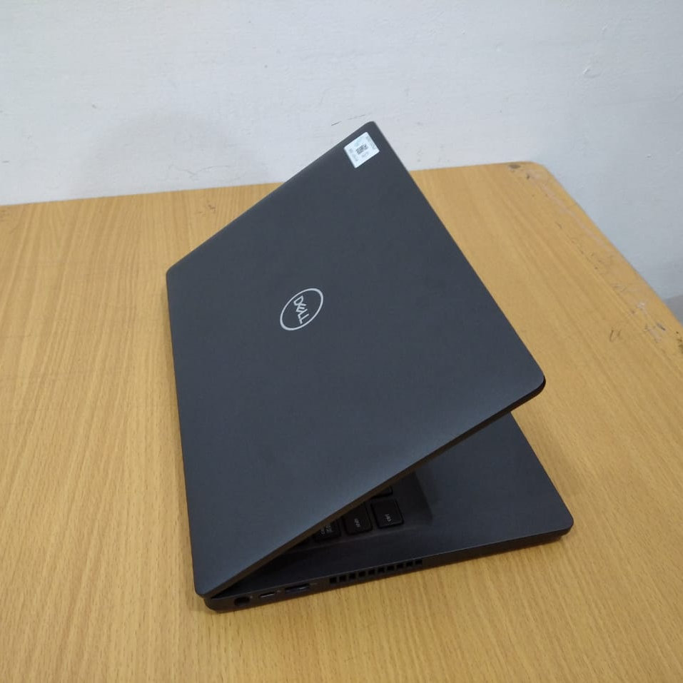 laptop  Dell 5400 ssd 256Gb core i5 gen8 Ram 8Gb