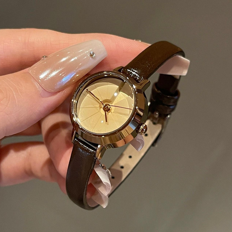 Vintage Wanita Kecil Dial Jam Tangan Jam Tangan Kuarsa Wanita  Dial Kecil Tali Kulit Jam Tangan Kasu