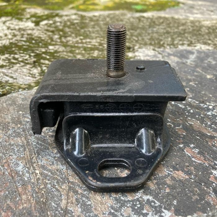 Insulator Engine Mounting Front Pangkon Dudukan Mesin Depan Toyopet RT40 Corona RT81 Hiace Bensin RH