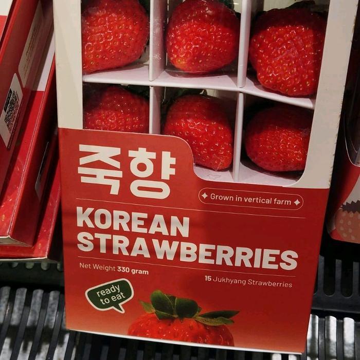 Strawberry Korea Jumbo manis segar 330 gr / kotak