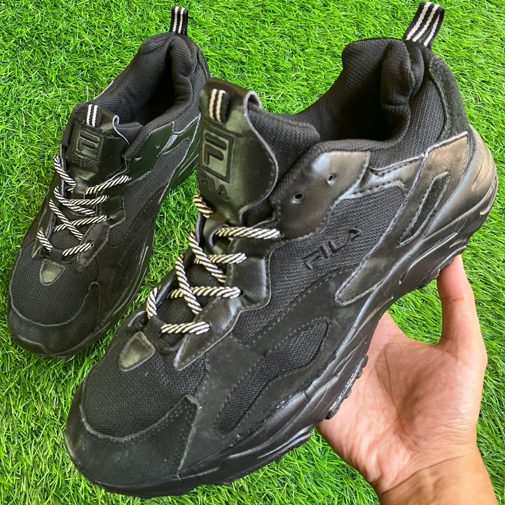Sepatu FILA Ray Tracer Full Black sneakers shoes ukuran 44