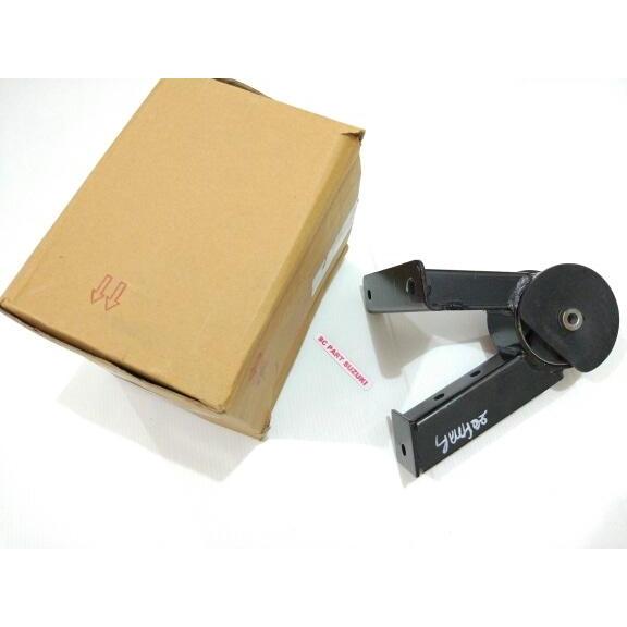 Engine mounting belakang mesin suzuki splash.