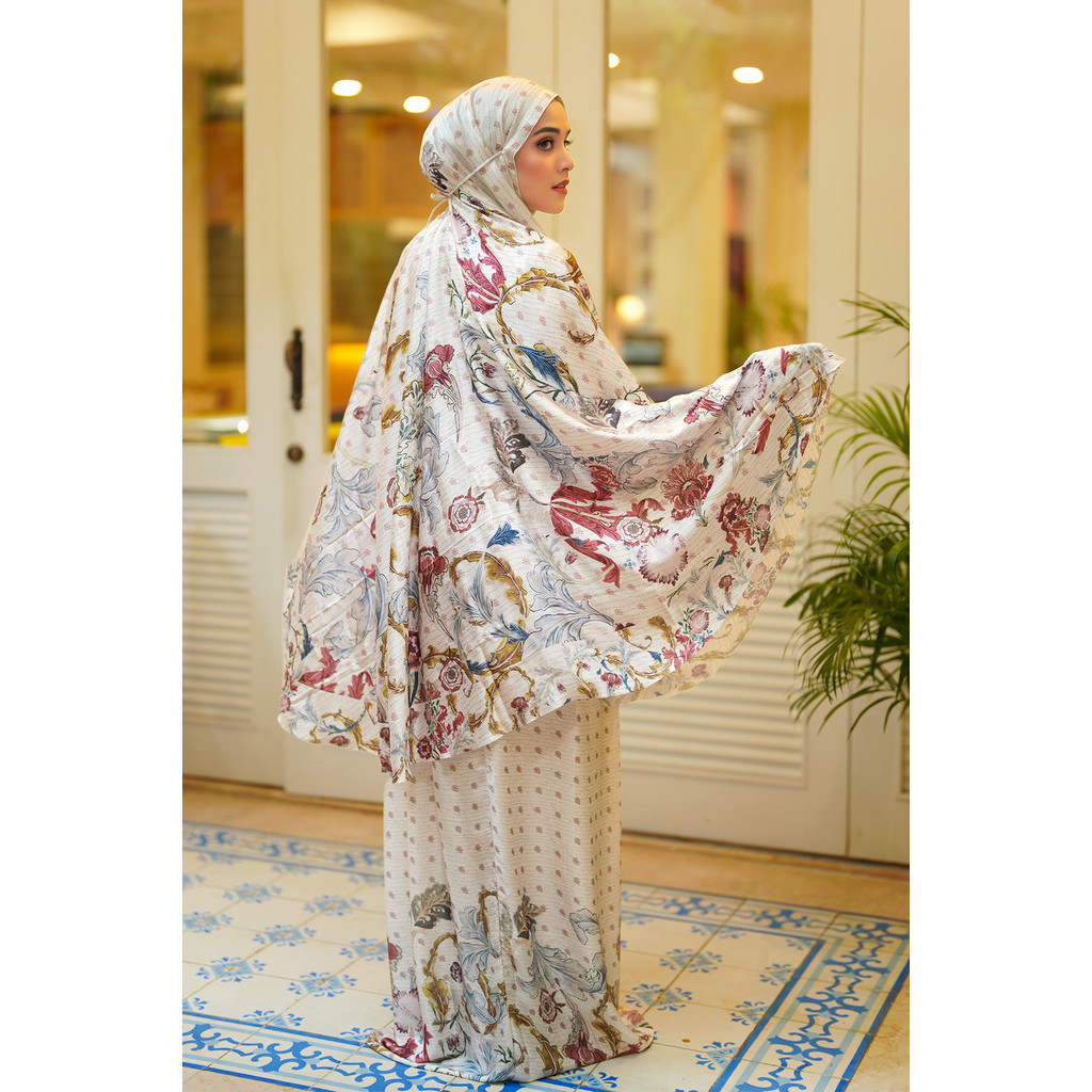 Buttonscarves The Royale Prayer Robe - White