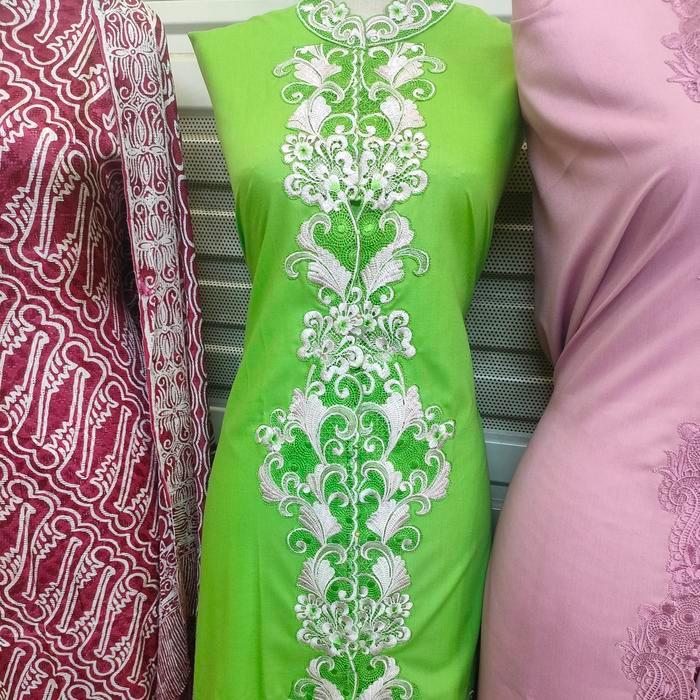 Kebaya pola bordir 2 warna two tone khas Kudus kain katun toyobo - merah hijau