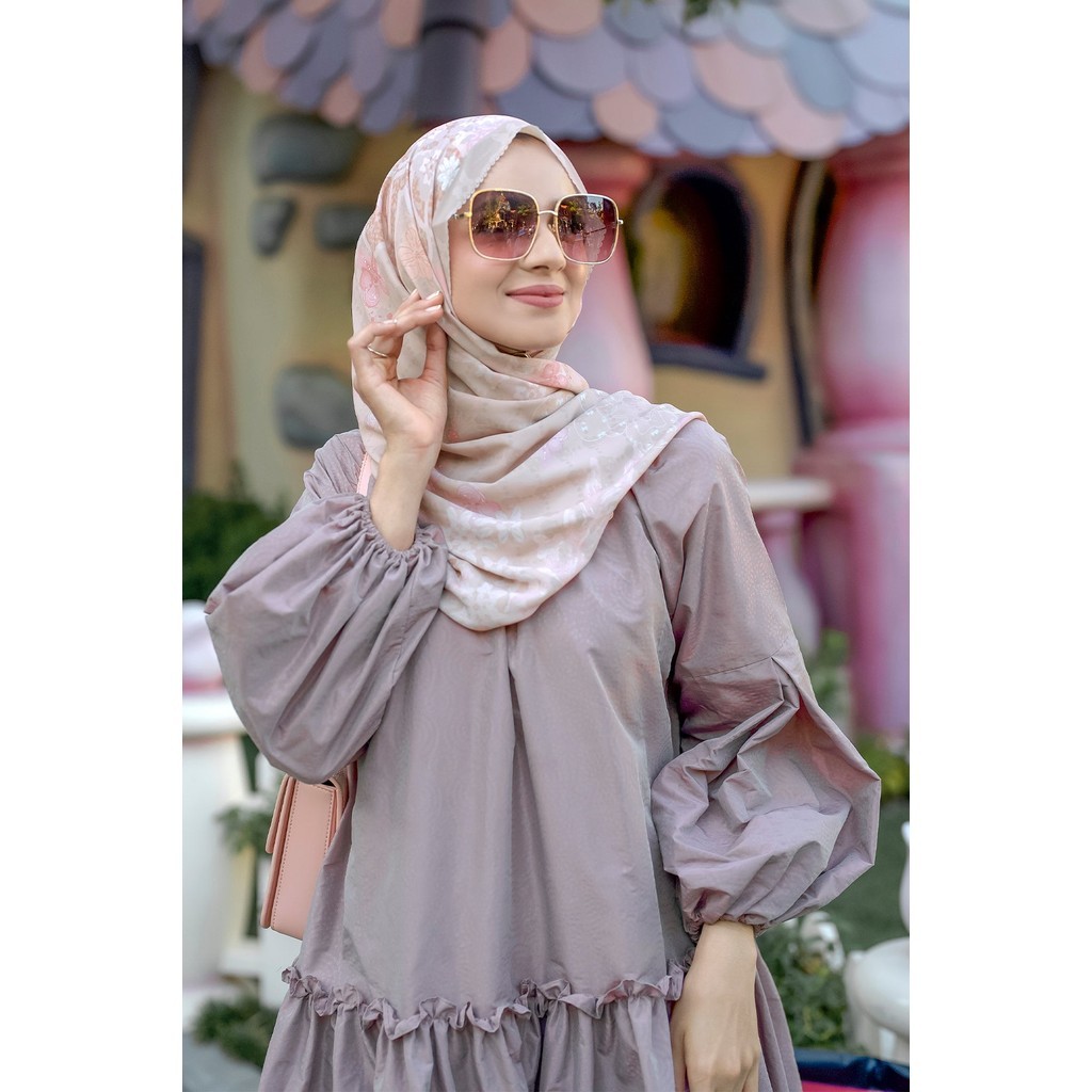 Buttonscarves The Dream Park Shawl - Milk Tea