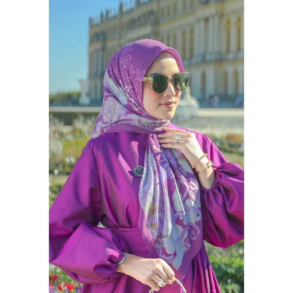 Buttonscarves The Wonderland Voile Square XL - Grape Juice