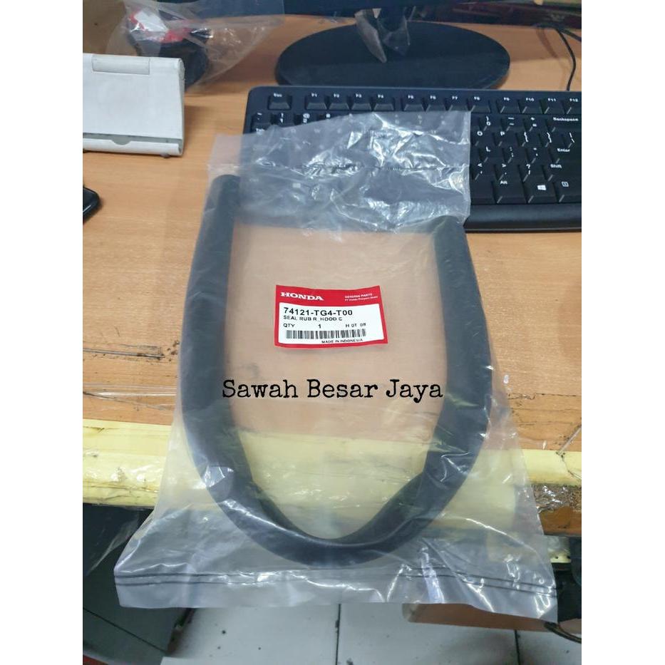 Seal Rubber Hood - Karet Tengah Kanan Kap Mesin Honda New Brio Gen.2 Satya - RS 2018 2019 2020 2021 