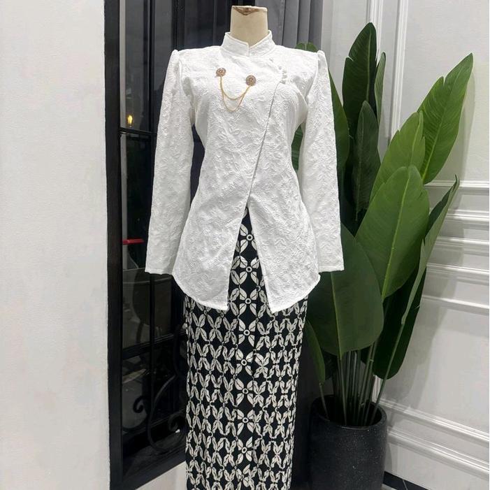 Kebaya janggan // kebaya janggan kretek // kebaya dian sastro // kebaya pesta // kebaya kartini // k