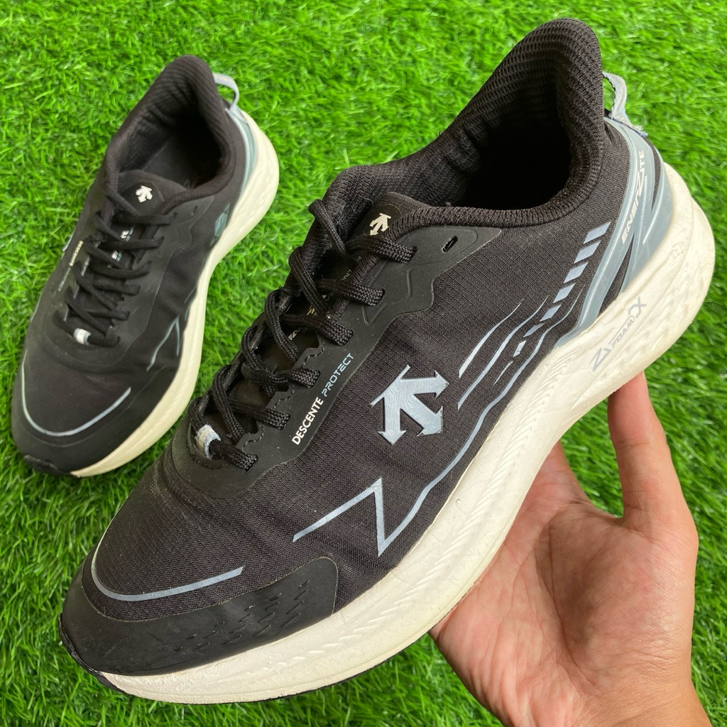Sepatu Descente Enerzite Super V2 Running shoes ukuran 40