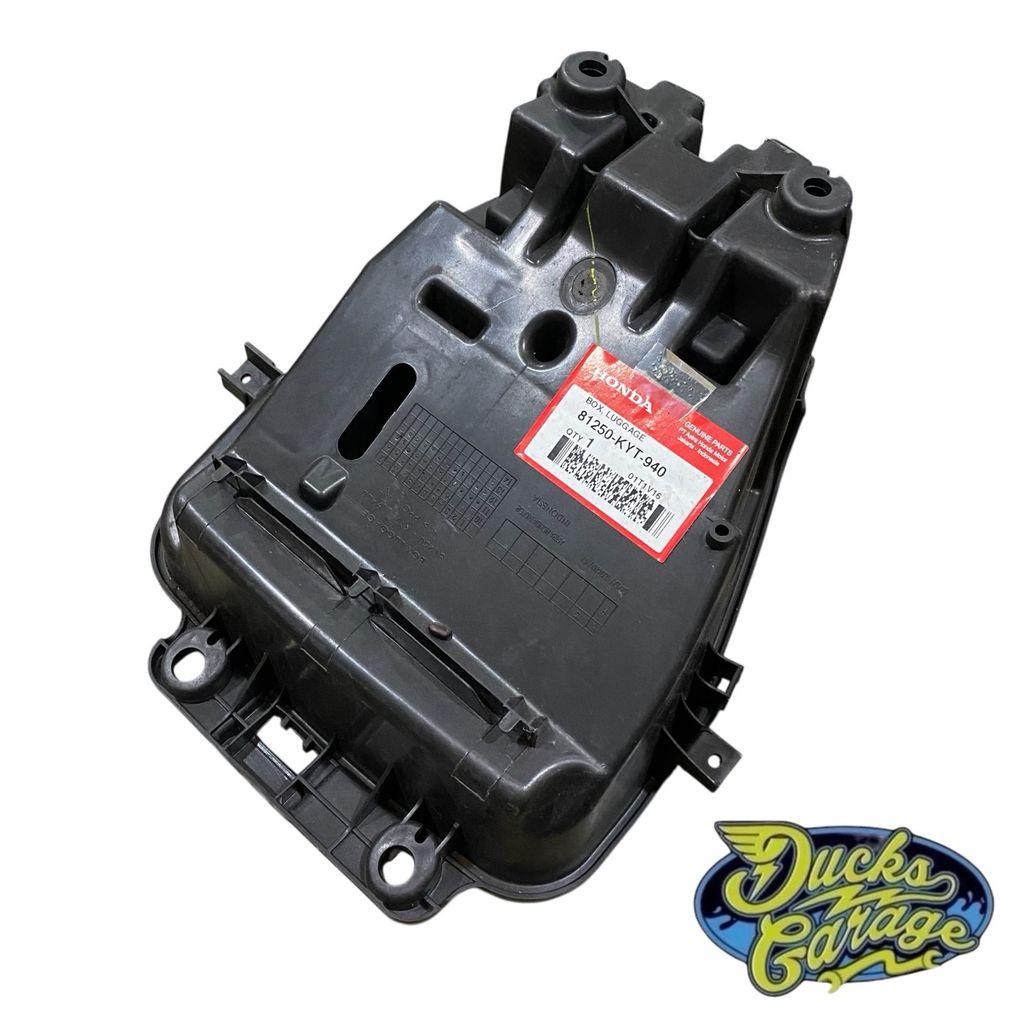Box Bagasi Jok Honda Scoopy Karbu Karburator Original AHM 81250-KYT-940