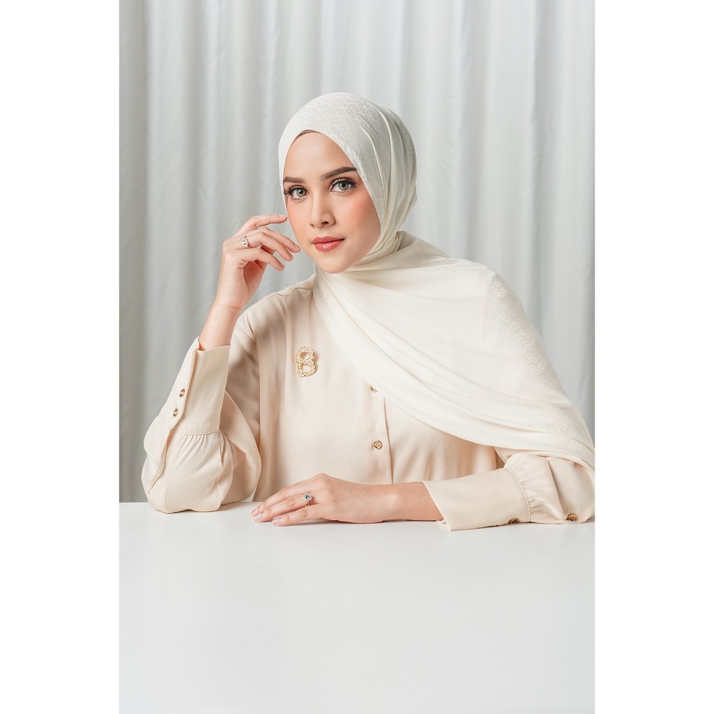 Buttonscarves Tapis Satin Jacquard Shawl
