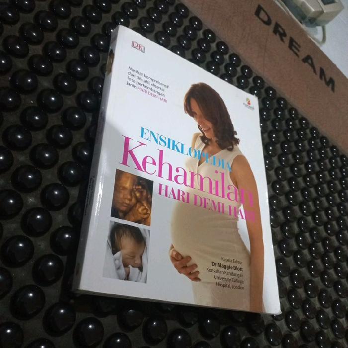 Buku Ensiklopedia Kehamilan Hari demi Hari DK