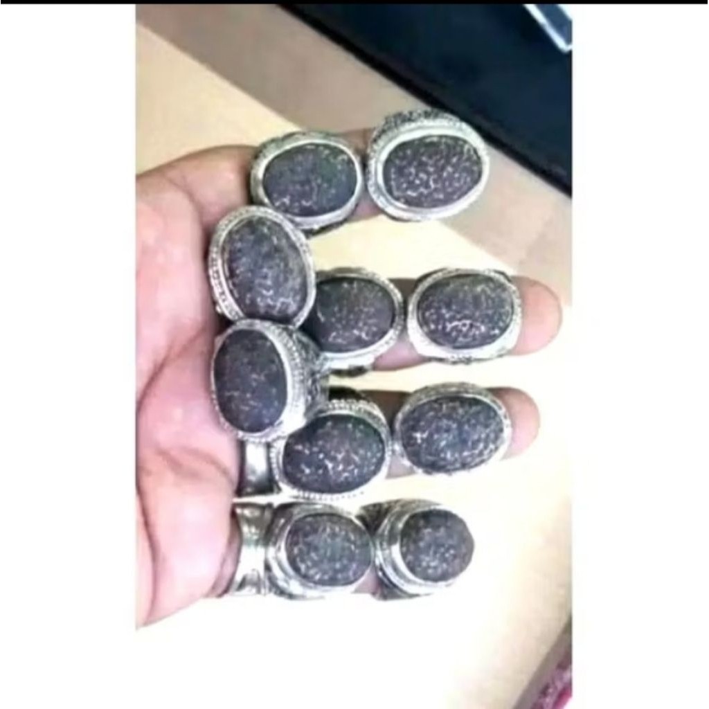 Batu umpak Mataram ring alpaka super