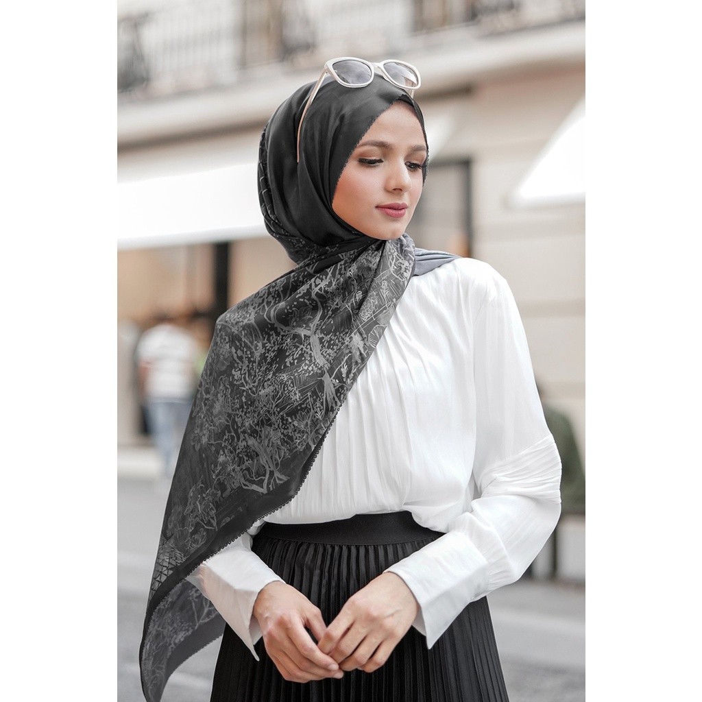 Buttonscarves The British Satin Shawl - Black