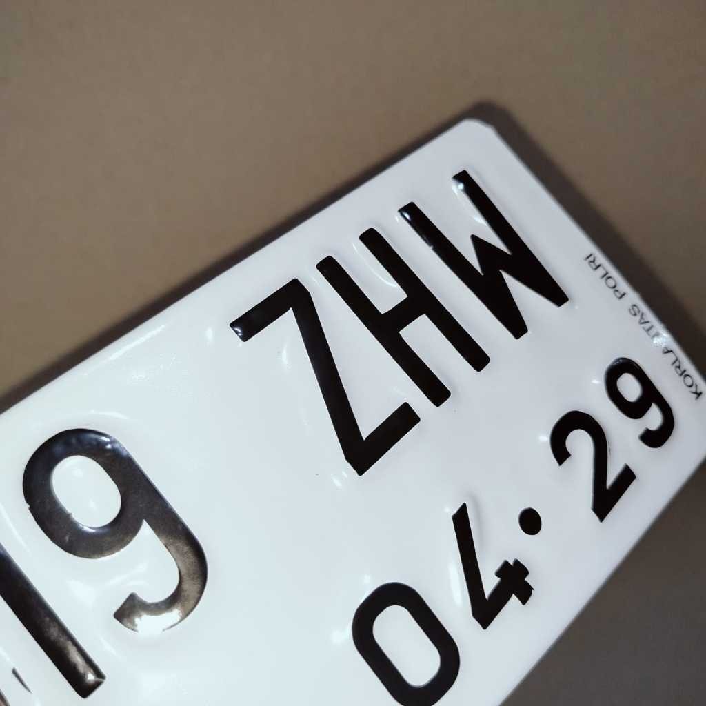 CETAK ANGKA PLAT NOMOR MOTOR PUTIH BAUT TANAM NEMPAH PLAT BARU