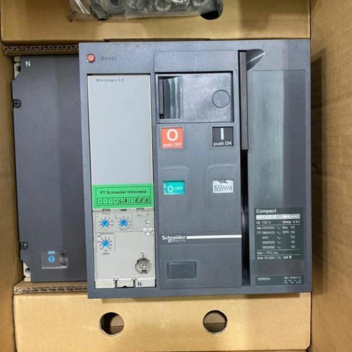 MCCB SCHNEIDER NS800N 4P 800A MOTORIZED 50KA