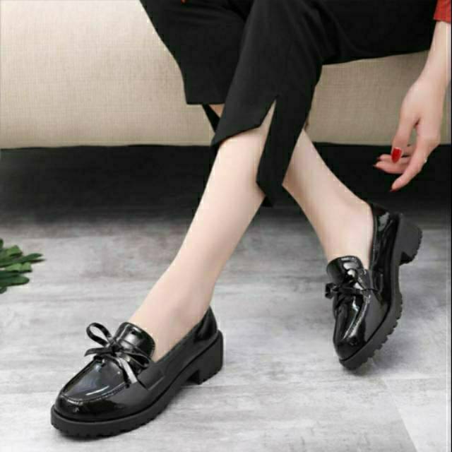 Sepatu Wanita / Sepatu Loafers Wanita / Sepatu Docmart Slavina / Bisa COD