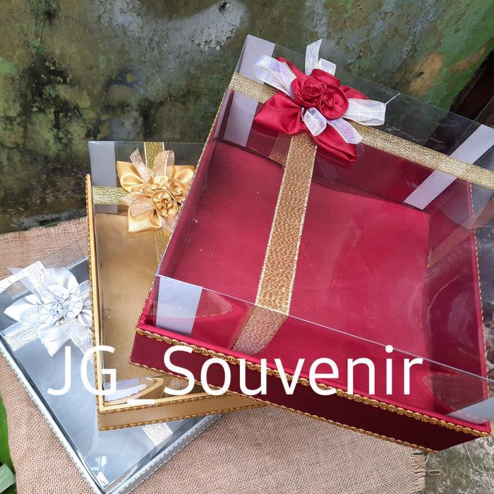 Kotak Hantaran Seserahan Tempat Kue Mika Ukuran 30 x 30 Maron