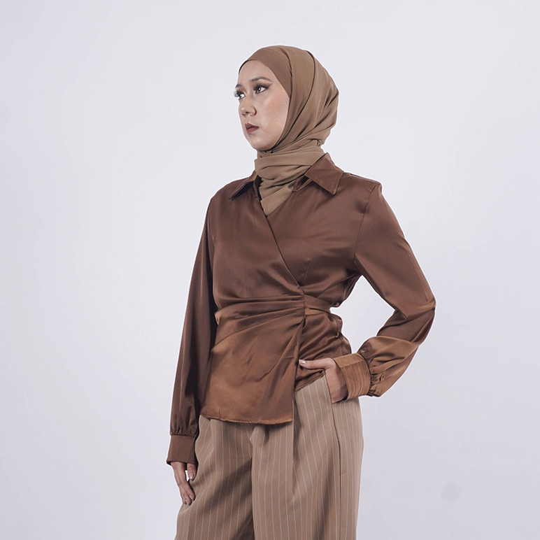 GALURA ZADA | BLUS SATIN KEKINIAN | ATASAN BEST SELLER - Blus Satin Chloe