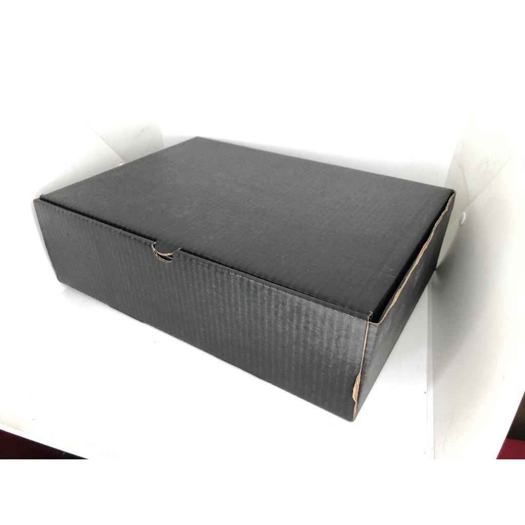 1 PCS KARDUS DIE CUT BLACK 35X25X10 CM MJ