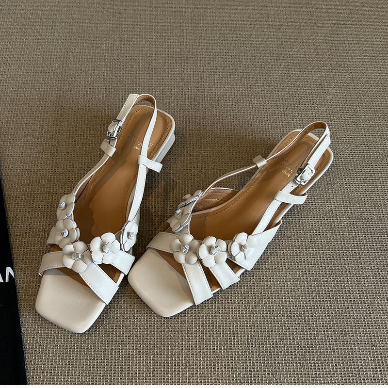 [COD]Sandal terbuka baru untuk wanita, hak sedang, hak tebal, sandal motif bunga berlubang.