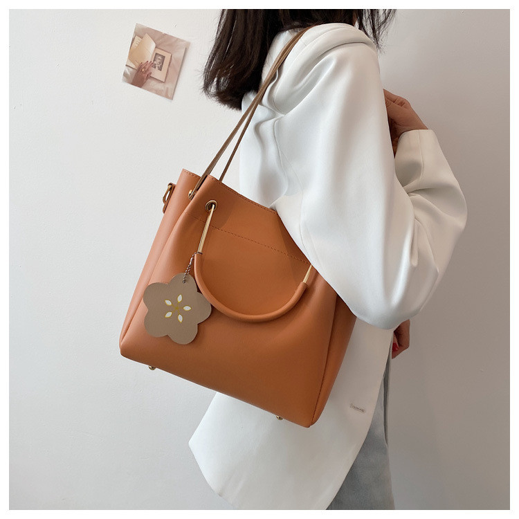 Tas Tote Wanita dengan Tali Lebar yang Modis Tas Bahu Serbaguna Baru Tas Santai