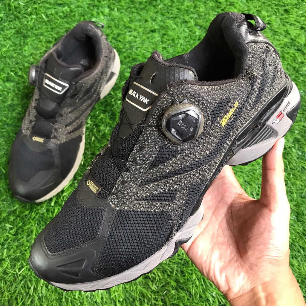 Sepatu Gunung Blackyak Low Boa Black Goretex outdoors ukuran 41 shoes Tangan Ke-2