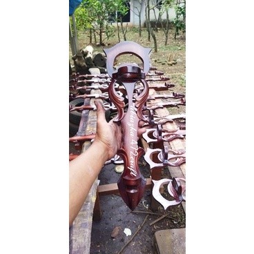 Blawong Gantungan Keris dan Tombak Kayu Jati Ukir Jepara – Jarak 29 cm Lubang 4 cm ElokLeluhur
