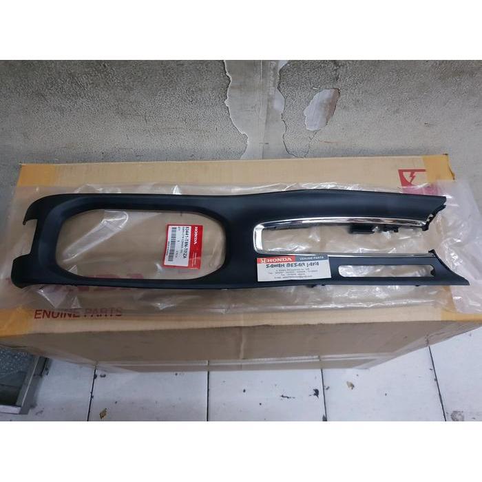 Cover Garnish Bawah Gigi Persneling Box Console Konsol Tengah Honda HRV S E Prestige Matic Original 