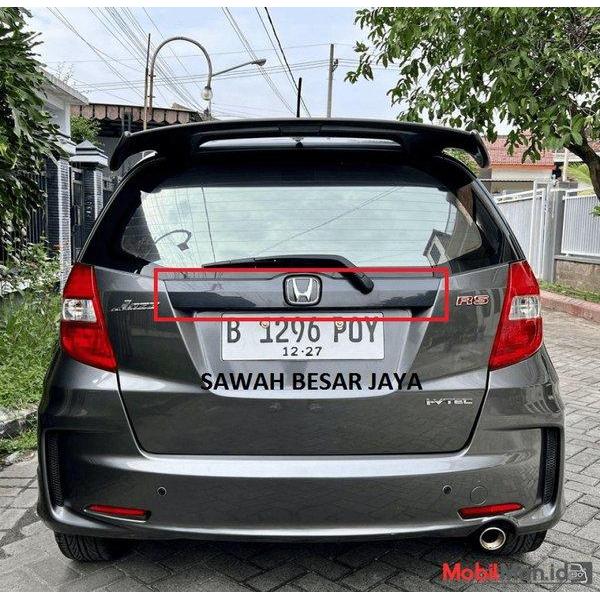Trunk Lid Garnish List Hitam Pintu Bagasi Belakang Jazz S RS GE8 GOODS