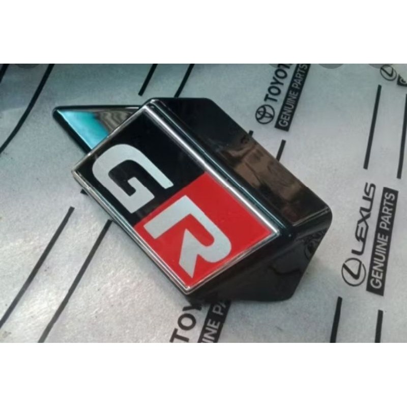 Logo depan gril Fortuner GR 2021 2022