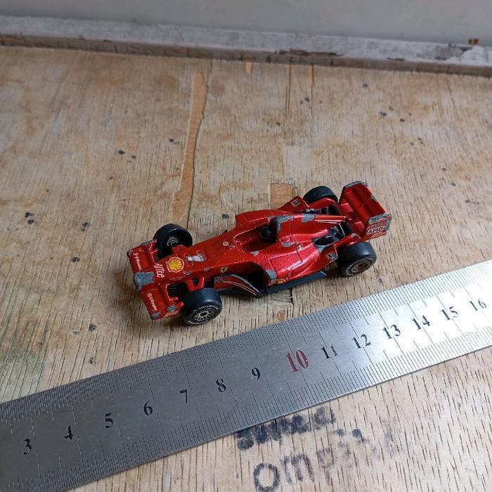 hot wheels mobil Ferrari formula 1 GP 2006 china GG99