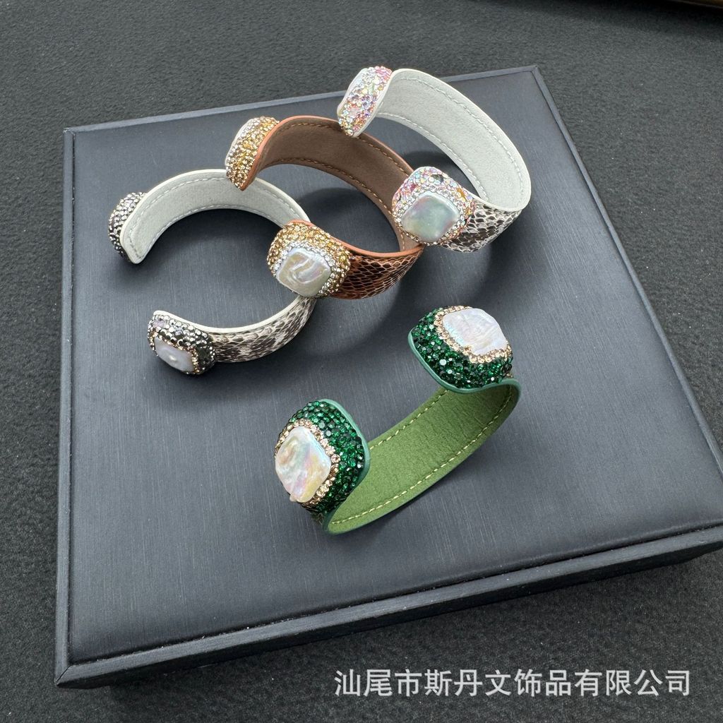 Gelang Kulit Asli Baru dengan Inlay Mutiara Baroque Perhiasan Batu Alam Gelang yang Dapat Disesuaika