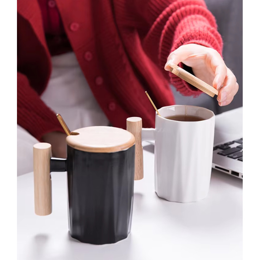 Cangkir Minum Keramik Estetik Wooden Handle dengan Tutup & Sendok
