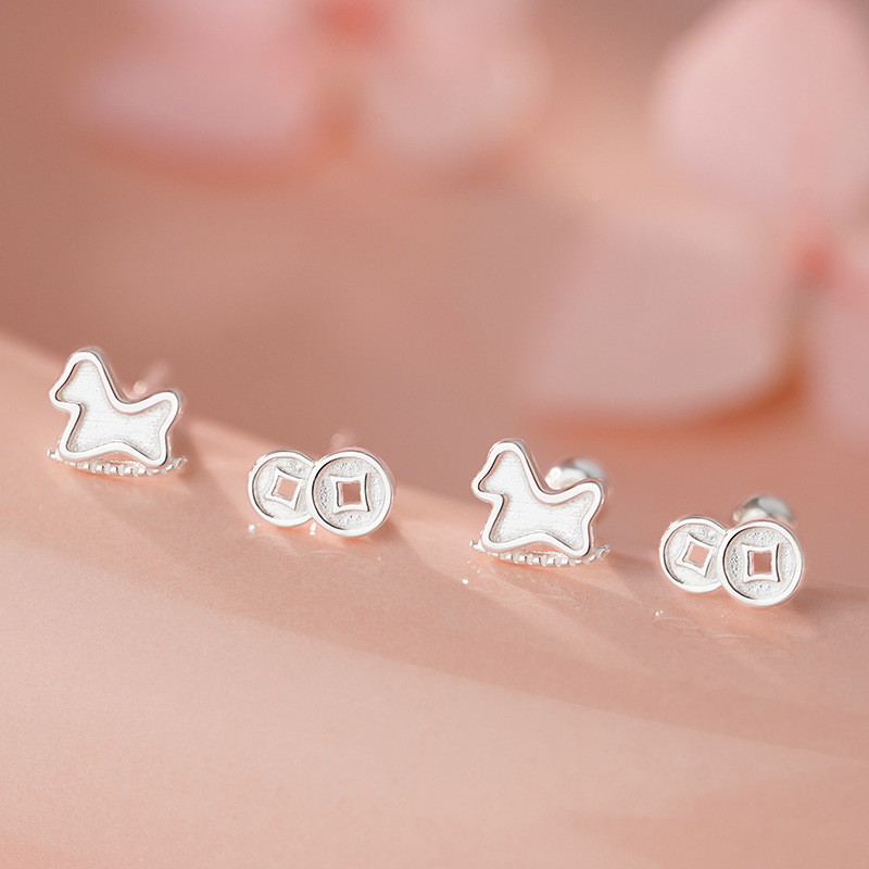 Anting pejantan koin tembaga S999 kuda Trojan perak murni Gaya Cina baru sederhana