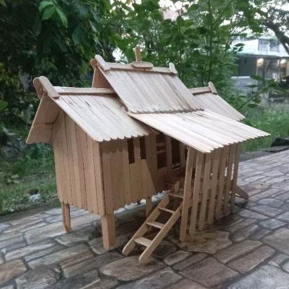 miniatur Rumah Betang dayak Adat Kalimantan dari stik es krim