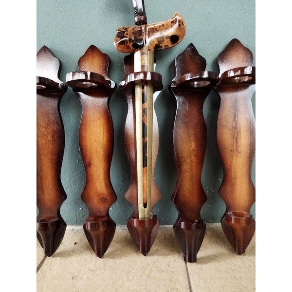 Jagrak Keris & Tombak Kayu Jati Dudukan Pusaka Lubang Bulat 4cm Tinggi 28cm Stand Elegan