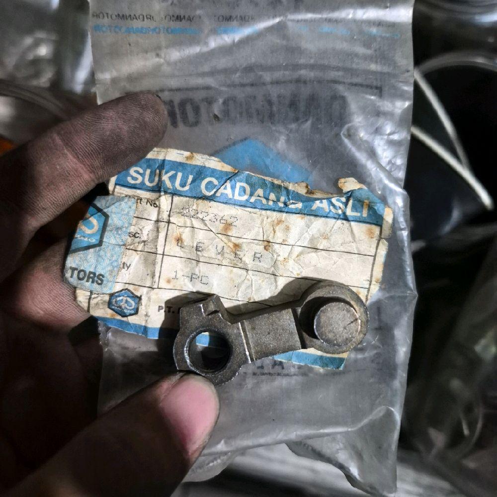 lever mesin tuas perseneling bawah vespa corsa ori nos cakep