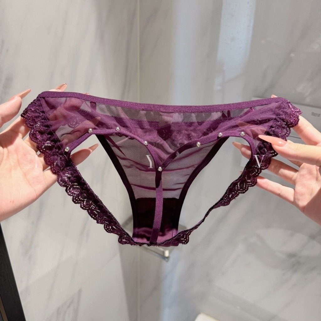 Celana dalam jala wanita model tali pengikat, berpinggang rendah, dengan tali tipis.